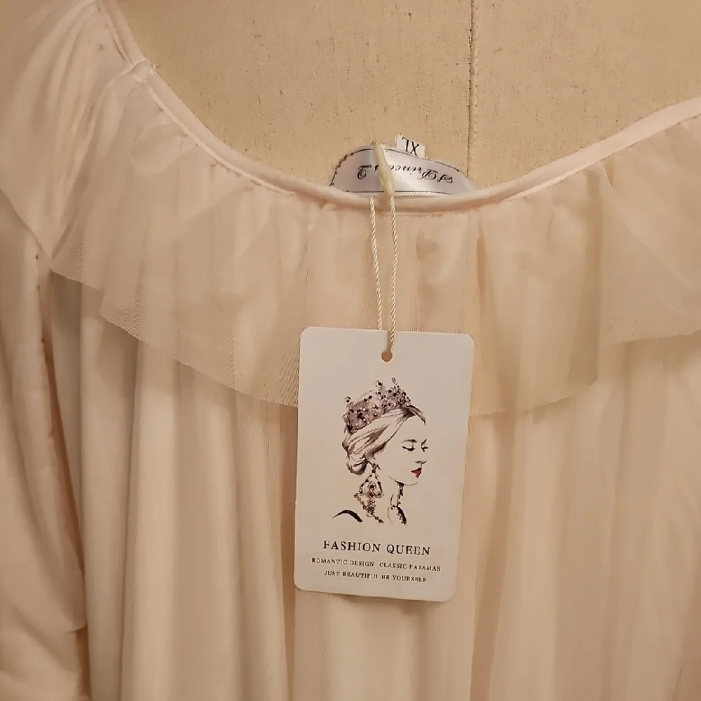 Elegant White Women's Nightgown/ Lounge Wear - Picture 6 of 10